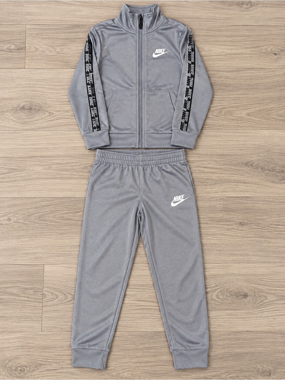 Nike kids track suit size 5/6